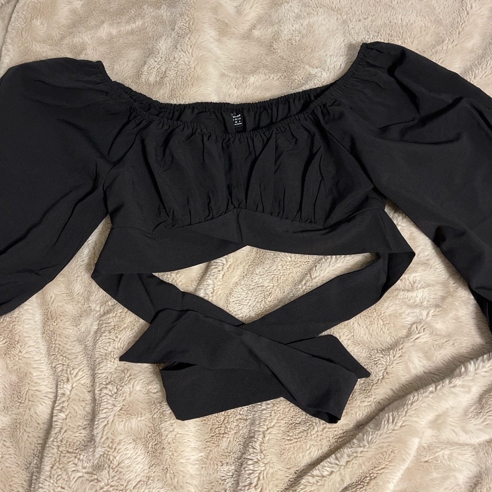 Long sleeve black crop top